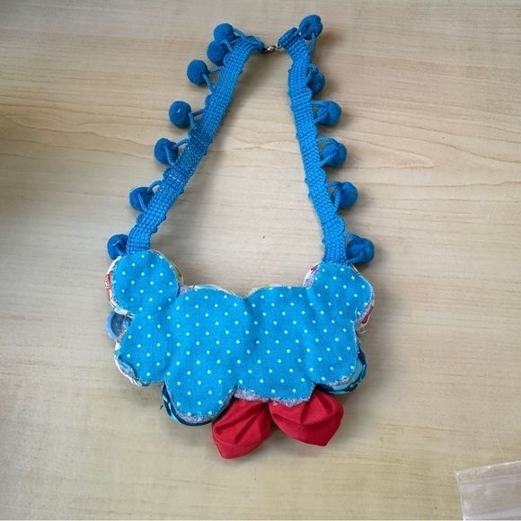 Sew Darn Cute - Fabric flower button necklace handmade turquoise and red - Picture 10 of 13